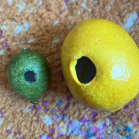 Ceramic Fruit Made in Spain Rare Pieces: Pear, Lemon,Key Lime, Peach, Apples (6) - Picture 11 of 12